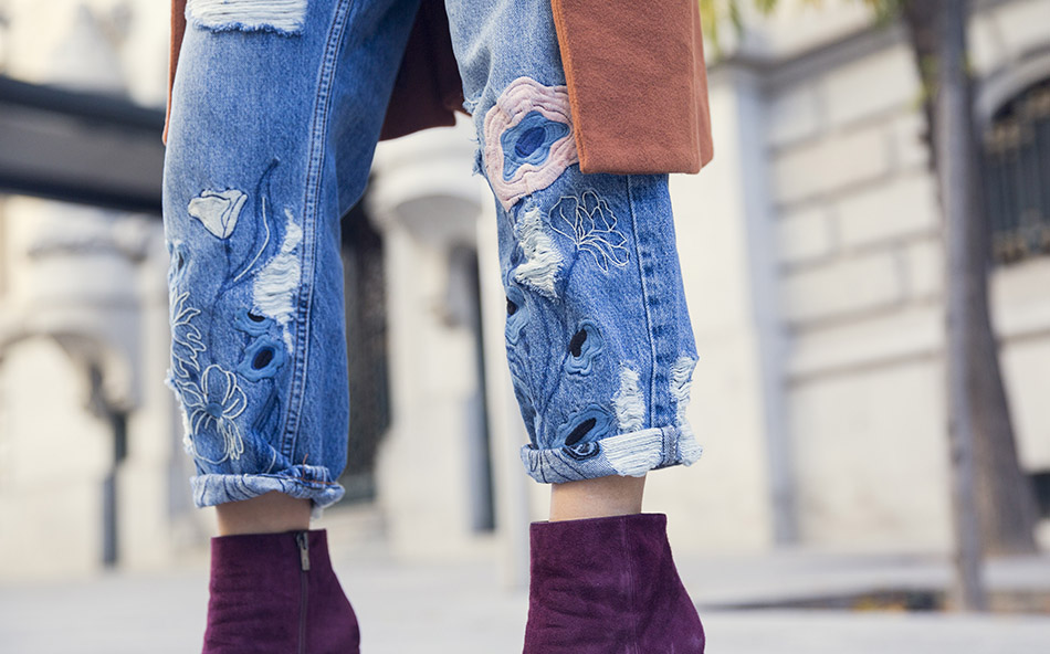 street-style-pura-lopez-boots-chloe-sunglasses-denim-jeans-14