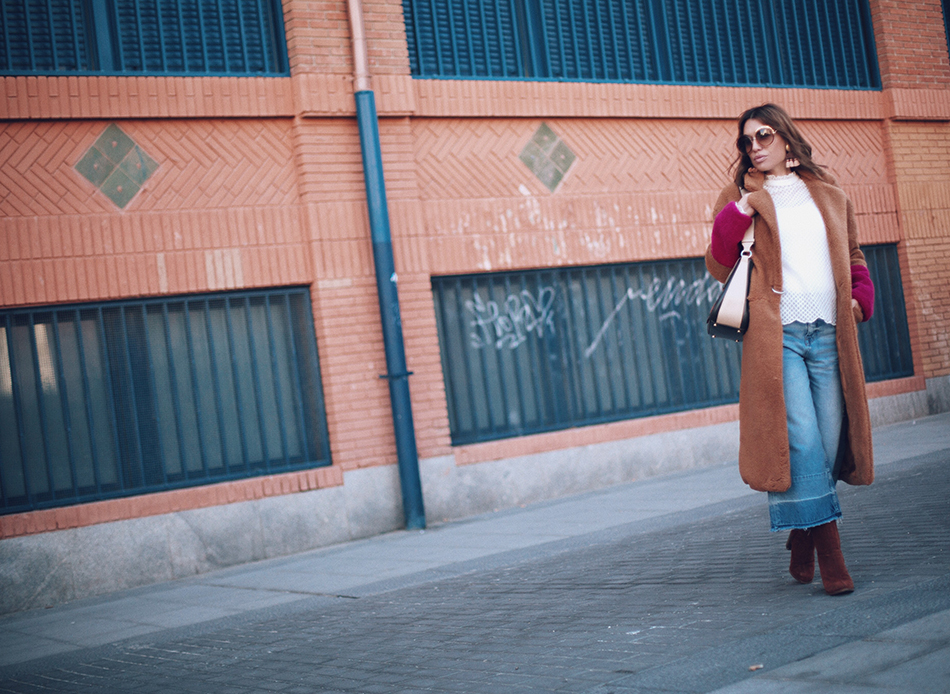 Bárbara Crespo street style. Contrast faux fur coat/abrigo: Mango. Jeans: MANGO. Gafas/sun glasses: Chloé. Trendy outfit