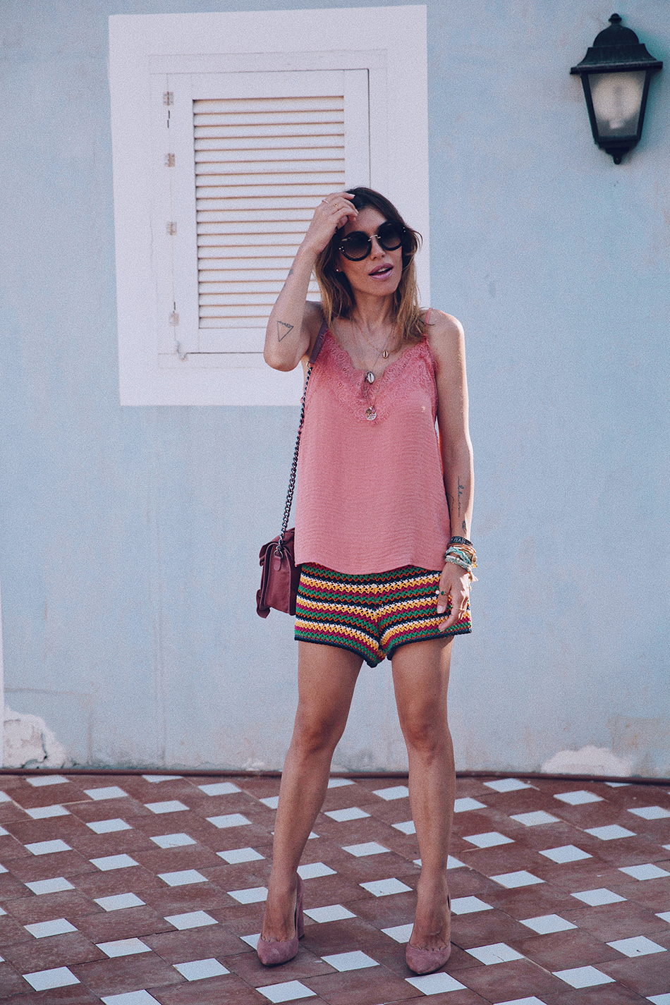 Bárbara Crespo streetstyle. Multicolored crochet shorts and lingery top. Summer style. Coachella
