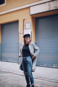 Bárbara Crespo street style / Checkered print coat from Zara / jeans from Liu Jo / Nautical Cap from Zara / Trendy outfit