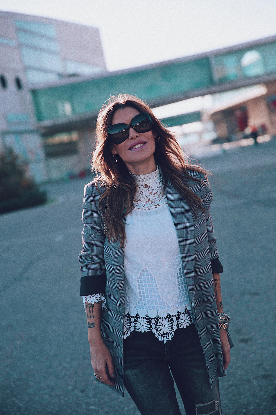 Bárbara Crespo streetstyle. Blazer, blouse and Doctor Martens boots. Chanel bag. Chanel sunglasses